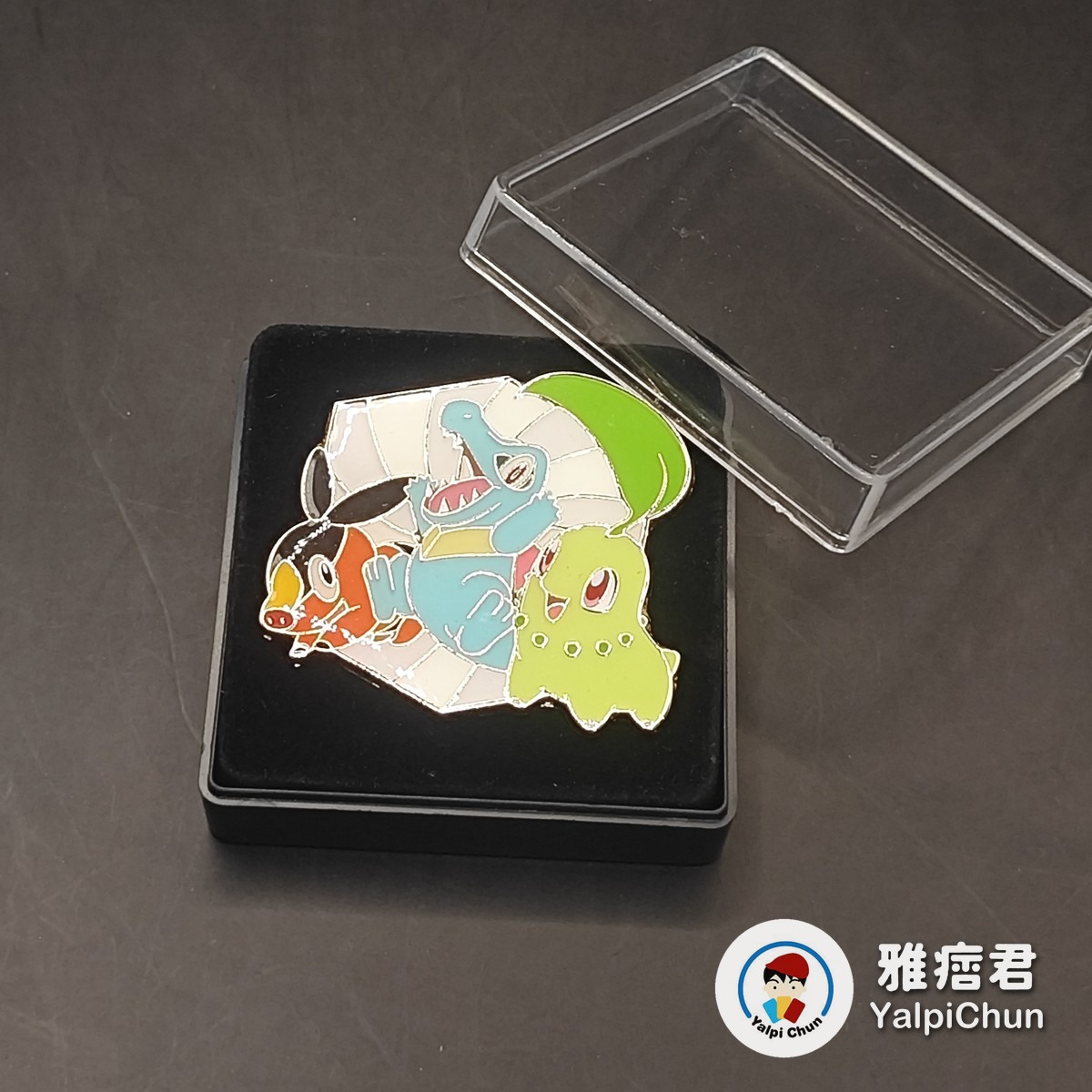 雅痞君 - 【雅痞君】寶可夢 金屬徽章 Pin 菊草葉 炒炒豬 小鋸鱷 胸針 別針 Ascended Heroes Pokemon PTCG 圖 2